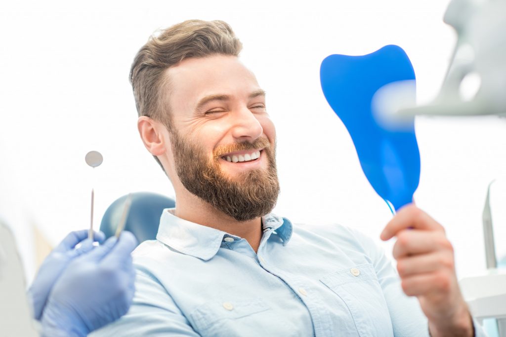 paciente acude a clinica dental por extración de pieza dental de urgencia en madrid